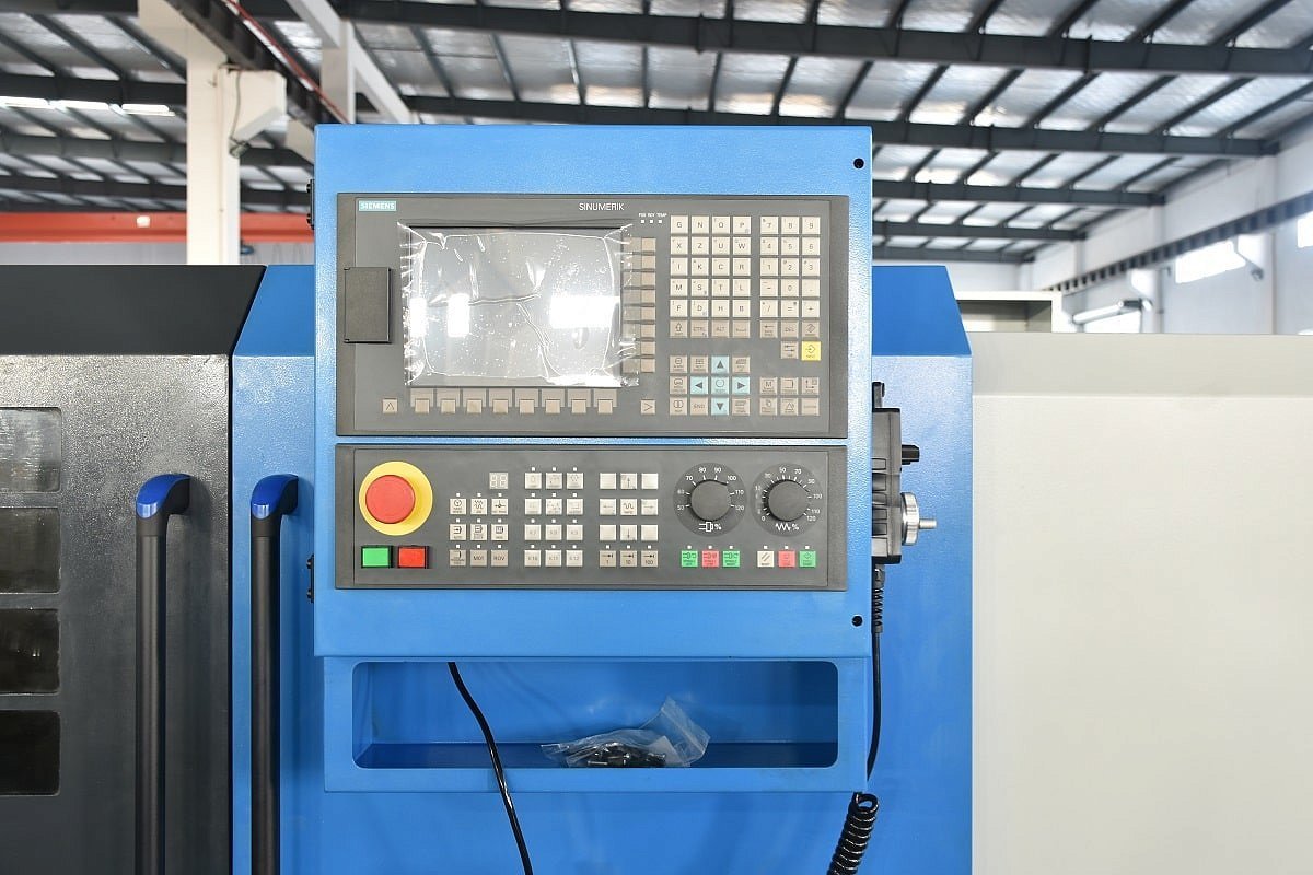 Токарный станок c ЧПУ с прямой станиной MetalTec CK 50x1000H Профи