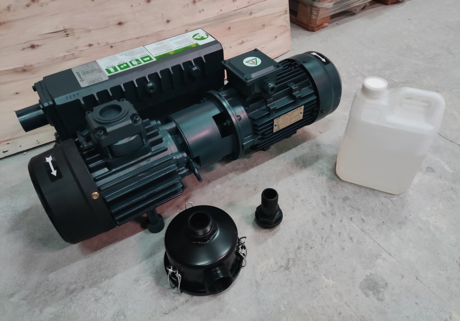 Пластинчато-роторный вакуумный насос DELTAMACHINERY DM-W1-100 с масляным уплотнением